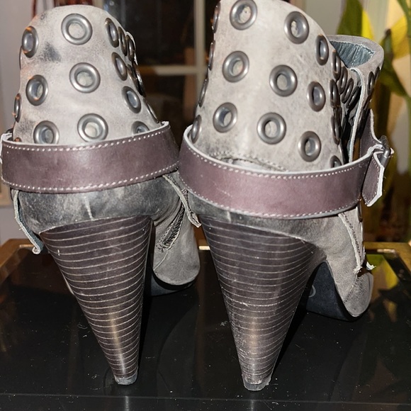 Ash Shoes | Ash Iona Grommet-Embellished Leather Ankle Boots - Picture 4 of 6